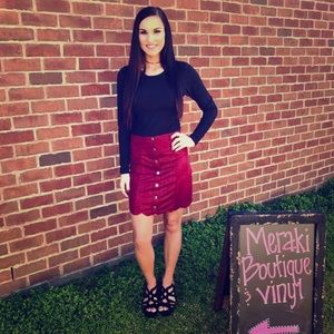 {Burgundy} Scallop Hem Skirt